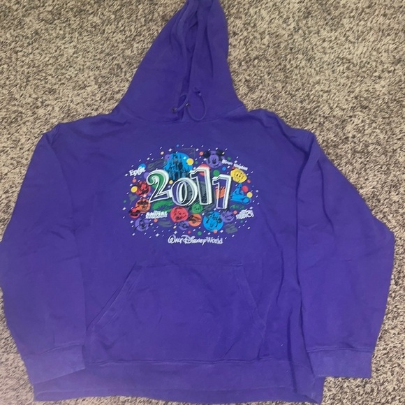 Disney Tops - Walt Disney world 2011 hoodie